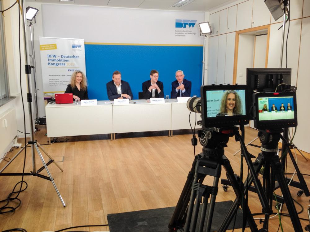 Und hier ein paar Schnappschüsse von der Pressekonferenz...