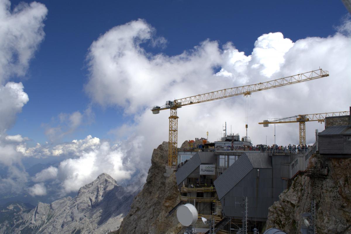 Deutschlands höchste Baustelle, etwas östlich vom Allgäu, auf der Zugspitze – Wohnungen sind hier allerdings nicht entstanden