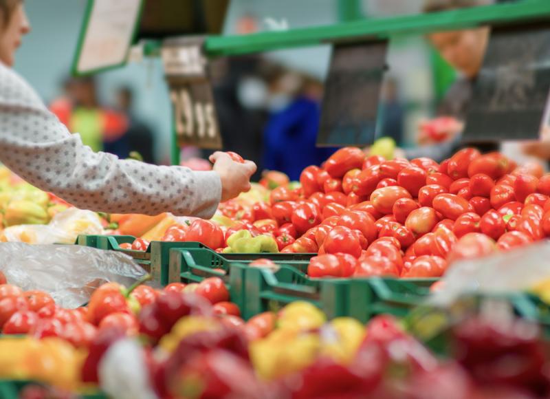 Gemüseabteilung im Supermarkt